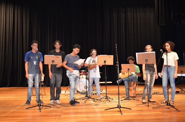 Equipe do Matheus (voz) apresentou versão do grupo Revelação